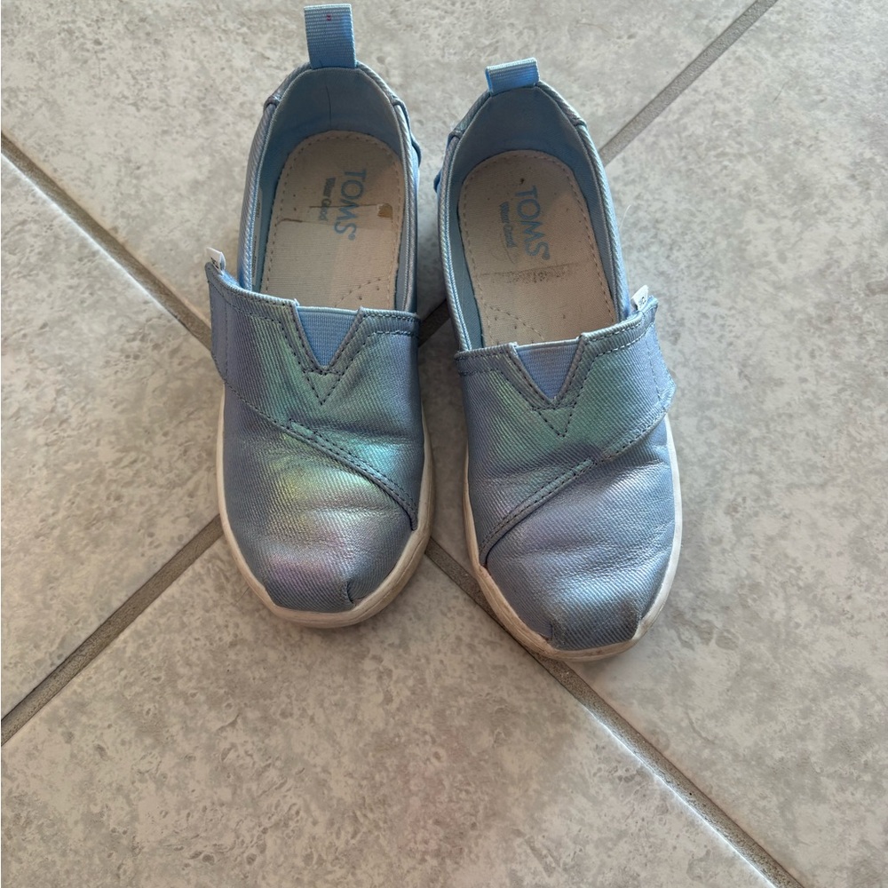 TOMS Kids Iridescent Blue Sneakers - Picture 1 of 4